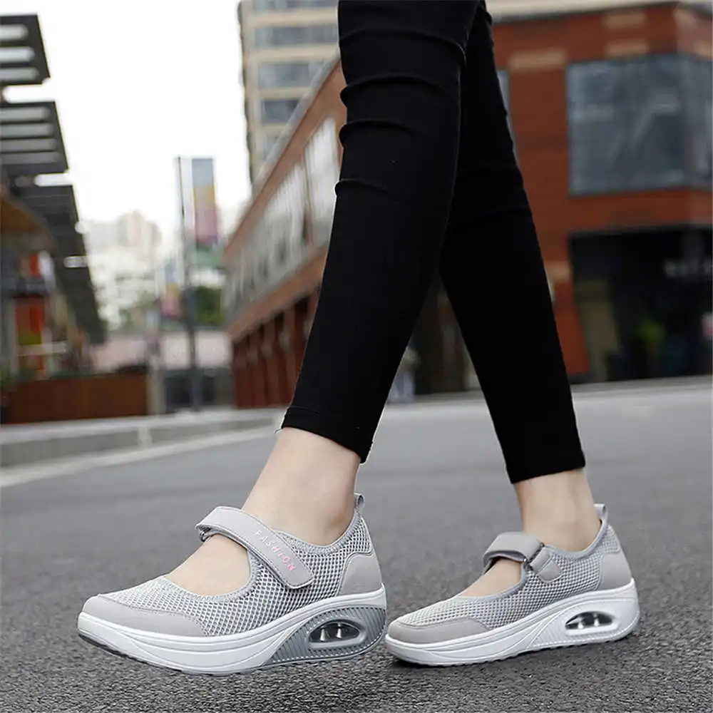 Women Accessories Shop Name Ideas - Sepatu Basket pria, sneaker olahraga warna